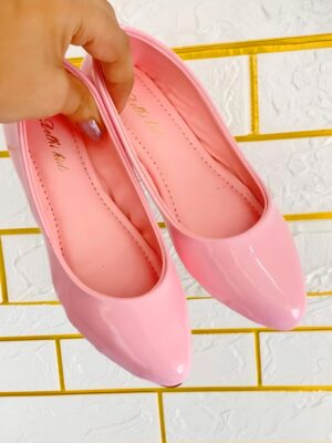 pink flat pointed-toe shoes